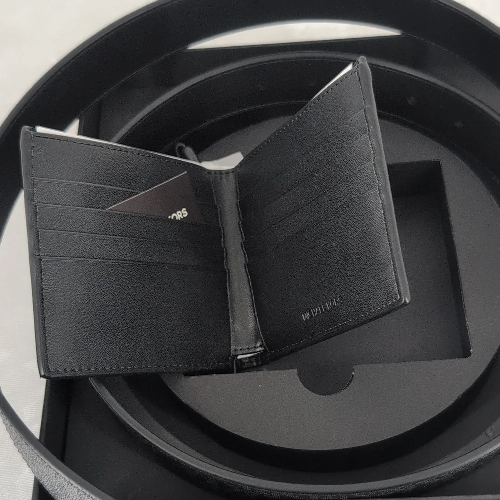 Belt & Wallet Set By Michael Kors NEW !!!
